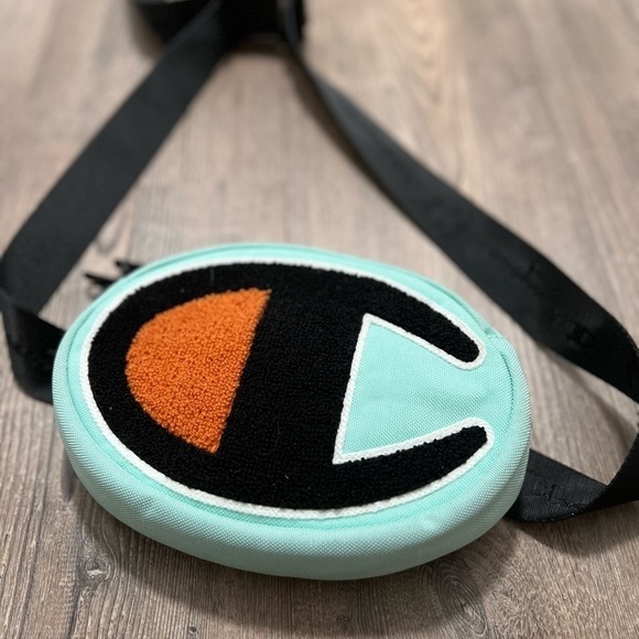 CHAMPION Prime OVERSIZE BLACK C LOGO FANNY PACK SHOULDER BAG MINT GREEN Belt BAG - Picture 2 of 11